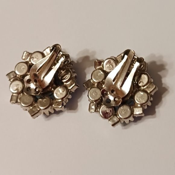 Floral Round Clip on Earrings Vintage Blue Aurora Borealis Sparkle & Pretty AB - Picture 4 of 5